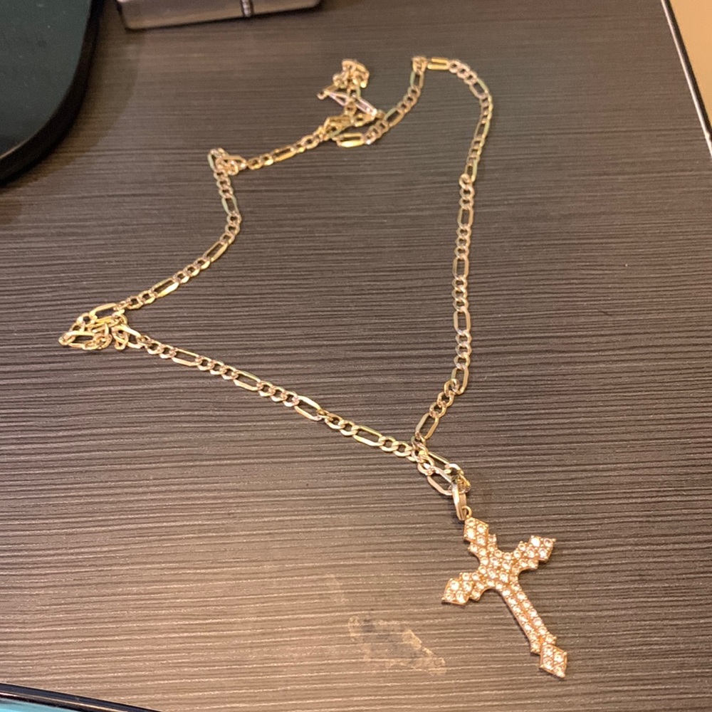 Beautiful 2 piece Deal Chain & pendent